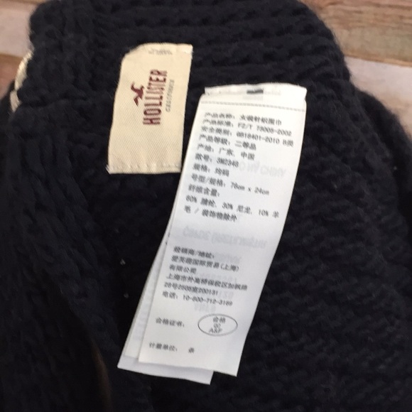 Hollister Infinity Scarf - Picture 2 of 3